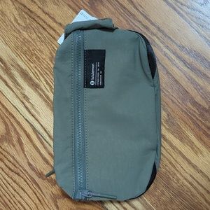 Lululemon clean lines belt bag